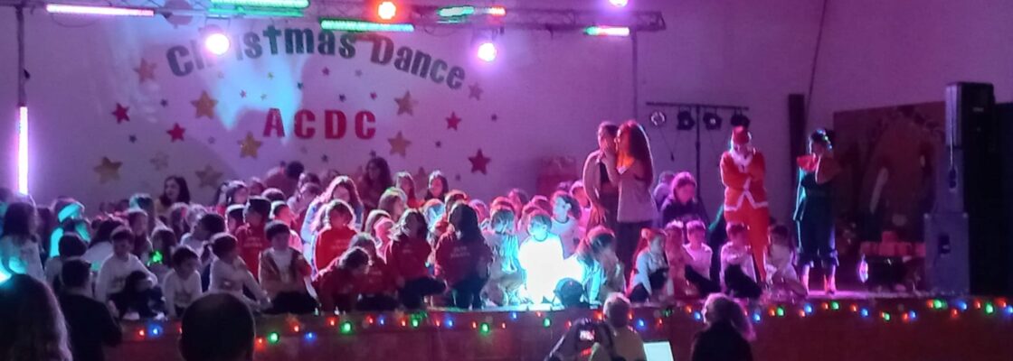 ACDC promoveu noite de danças para assinalar a quadra natalícia