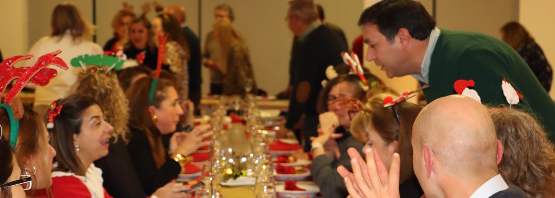 (Português) Jantar de Natal da Comunidade Escolar de Sousel celebra a união e o espírito festivo