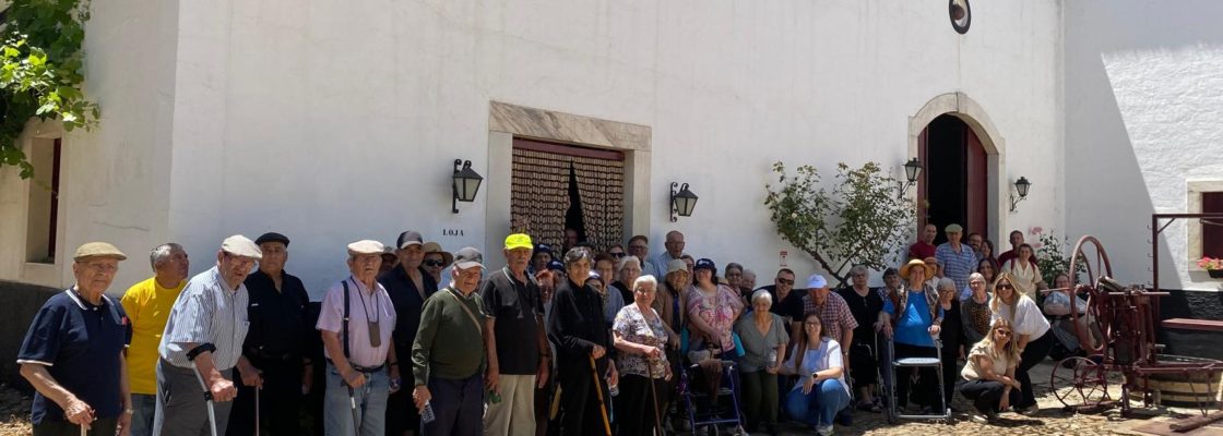 Utentes dos lares de terceira idade visitam Adega do Mouchão